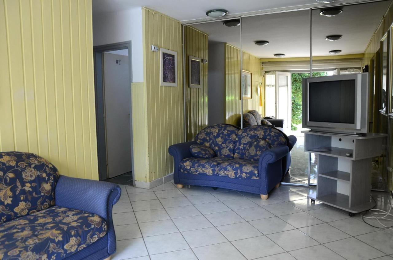 Samson Apartment Hajdúszoboszló Habitación foto